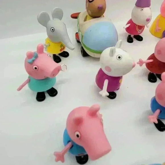 Lot of 13 Peppa Pig Family and Friends Race Car, Suzy, etc. - Picture 12 of 13